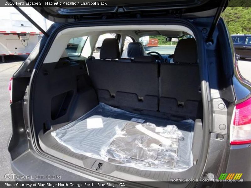 Magnetic Metallic / Charcoal Black 2016 Ford Escape S