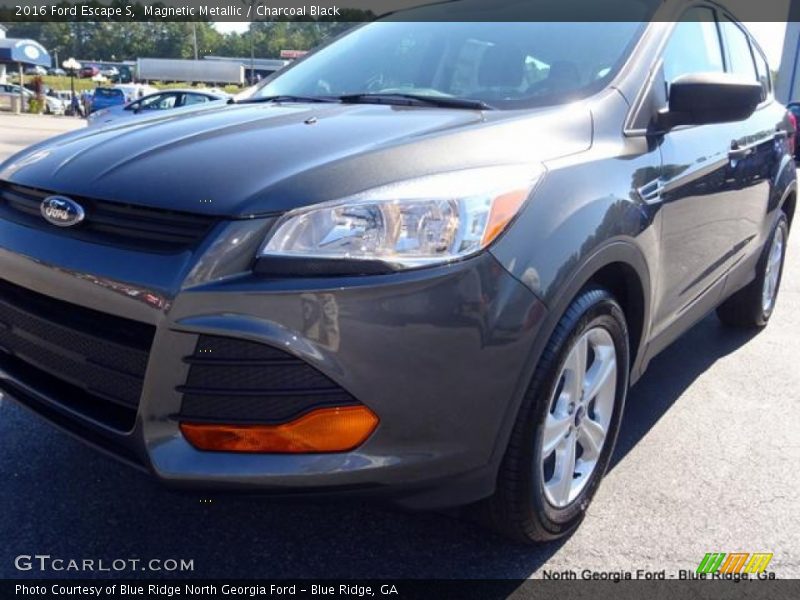 Magnetic Metallic / Charcoal Black 2016 Ford Escape S