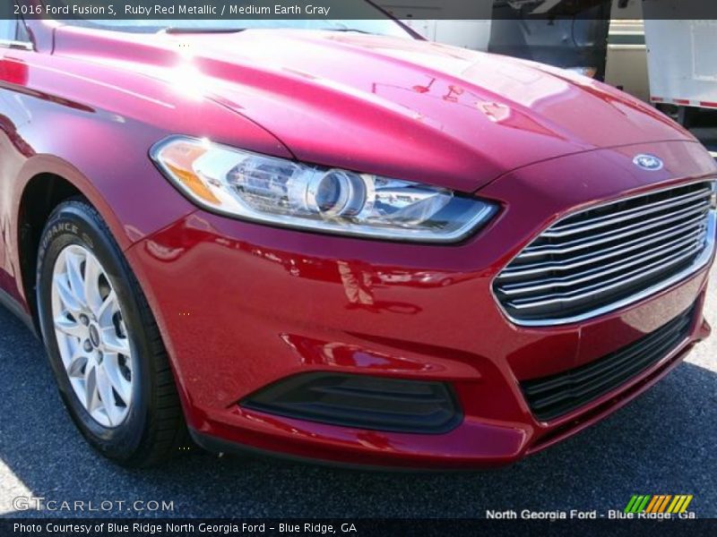 Ruby Red Metallic / Medium Earth Gray 2016 Ford Fusion S
