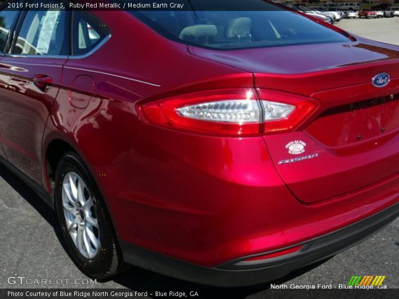 Ruby Red Metallic / Medium Earth Gray 2016 Ford Fusion S
