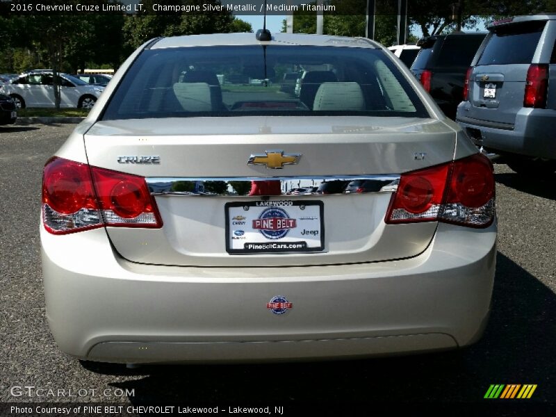 Champagne Silver Metallic / Medium Titanium 2016 Chevrolet Cruze Limited LT
