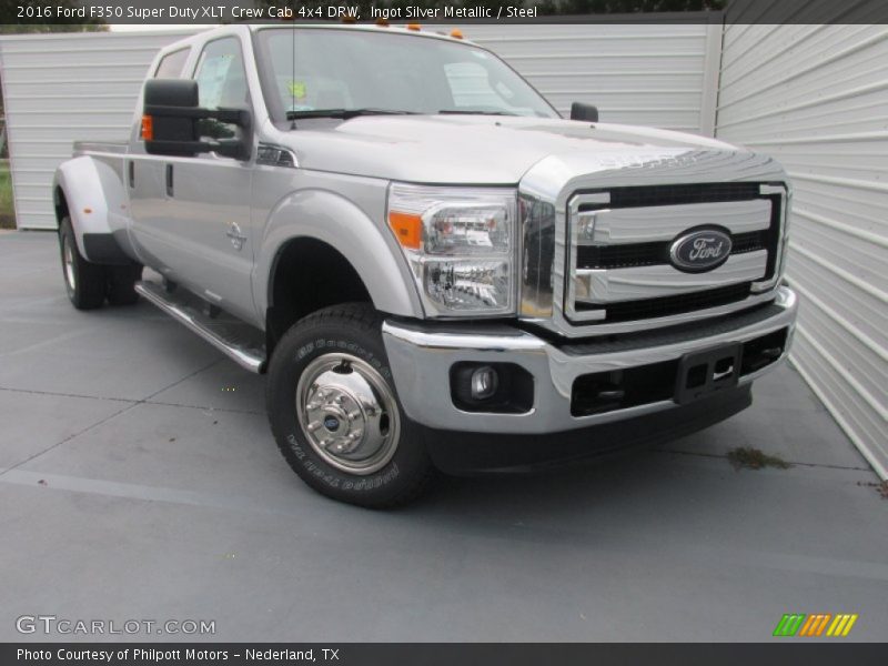 Front 3/4 View of 2016 F350 Super Duty XLT Crew Cab 4x4 DRW