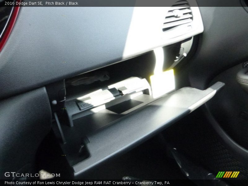Pitch Black / Black 2016 Dodge Dart SE