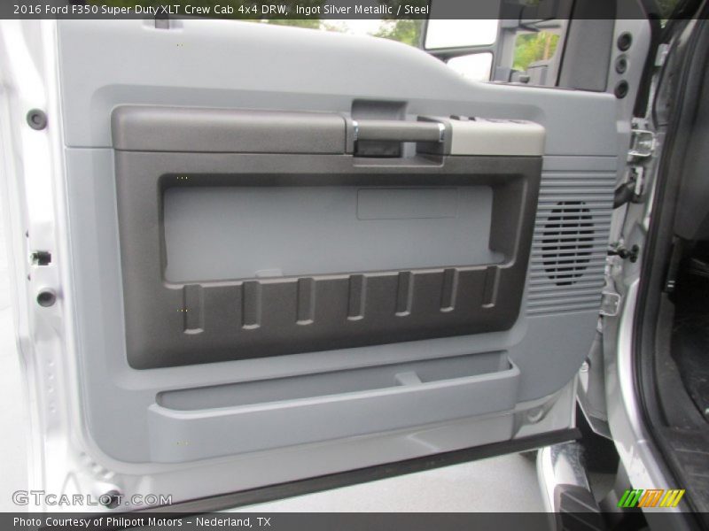 Door Panel of 2016 F350 Super Duty XLT Crew Cab 4x4 DRW