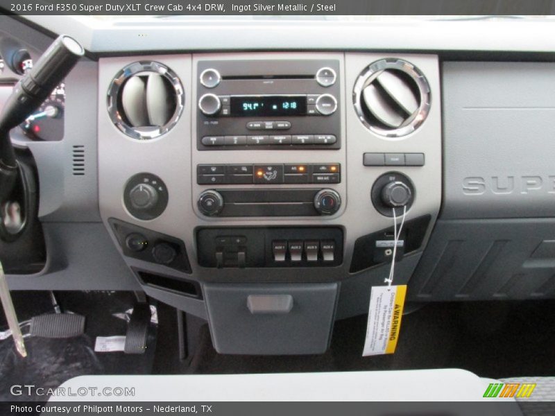 Controls of 2016 F350 Super Duty XLT Crew Cab 4x4 DRW