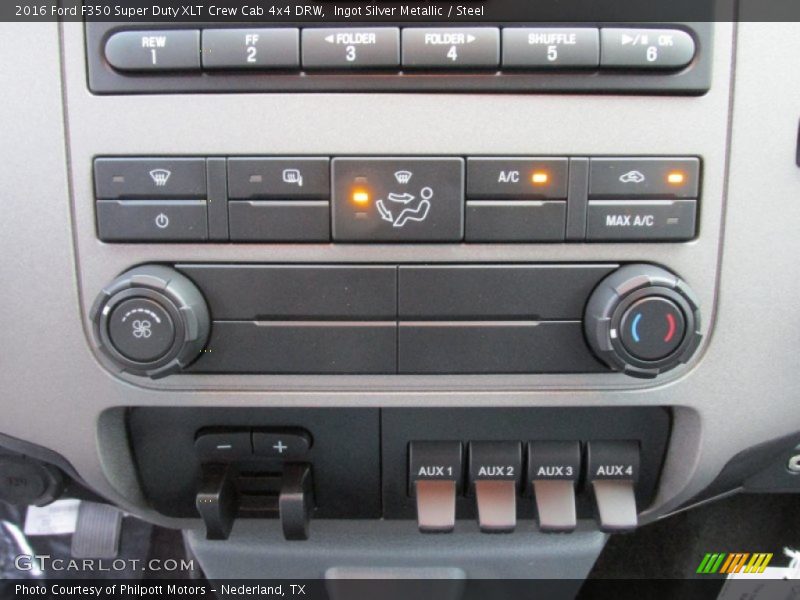 Controls of 2016 F350 Super Duty XLT Crew Cab 4x4 DRW