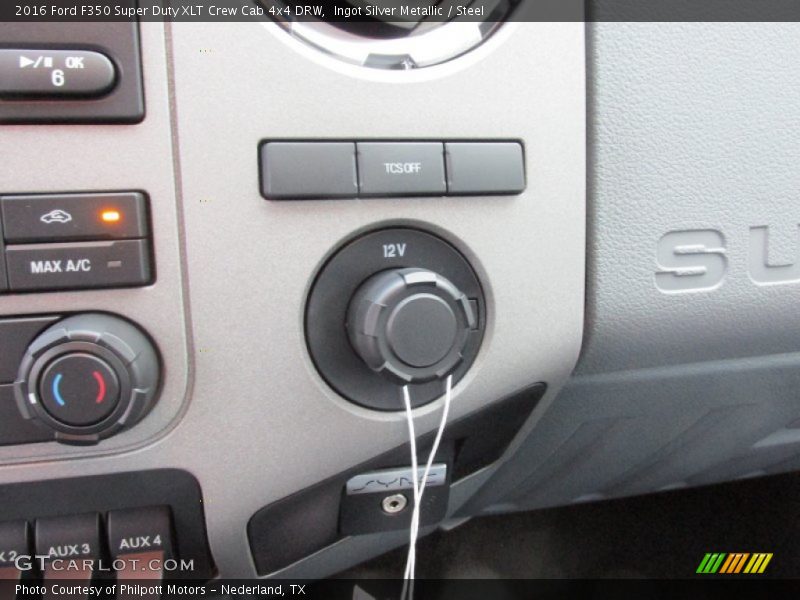Controls of 2016 F350 Super Duty XLT Crew Cab 4x4 DRW