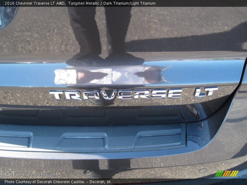 Tungsten Metallic / Dark Titanium/Light Titanium 2016 Chevrolet Traverse LT AWD