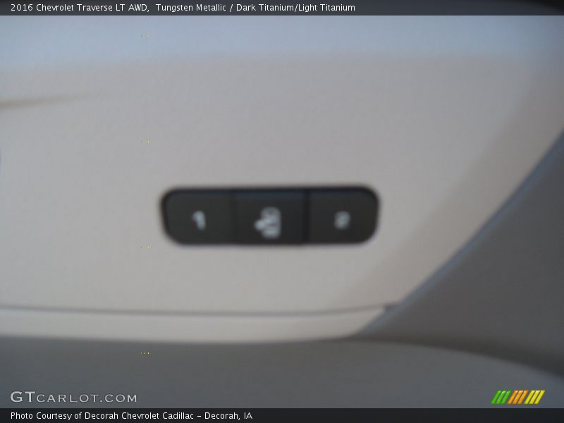 Tungsten Metallic / Dark Titanium/Light Titanium 2016 Chevrolet Traverse LT AWD