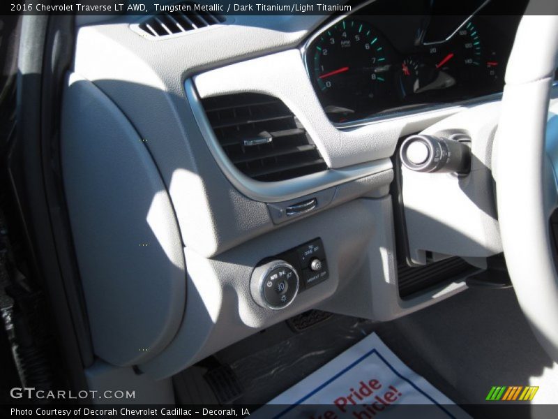 Tungsten Metallic / Dark Titanium/Light Titanium 2016 Chevrolet Traverse LT AWD