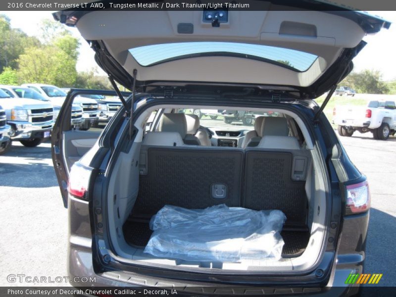 Tungsten Metallic / Dark Titanium/Light Titanium 2016 Chevrolet Traverse LT AWD