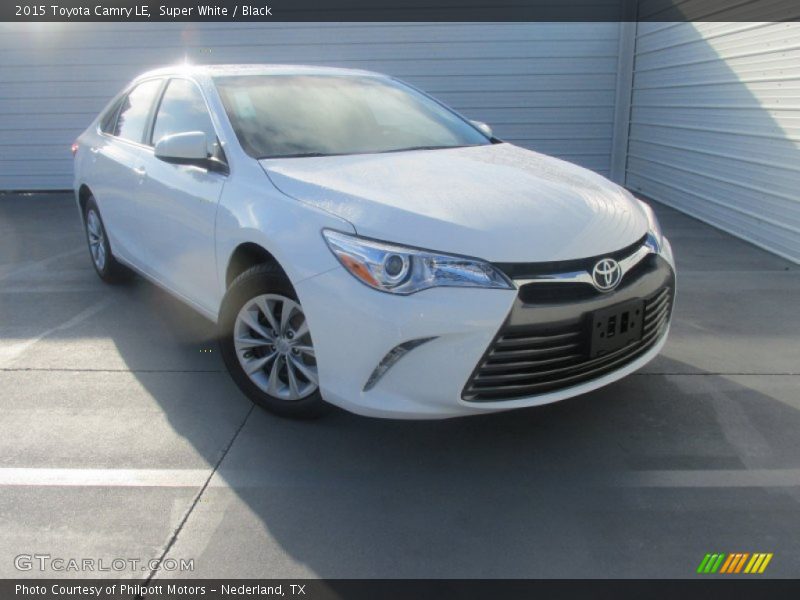 Super White / Black 2015 Toyota Camry LE