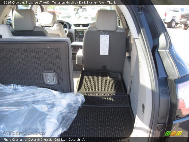 Tungsten Metallic / Dark Titanium/Light Titanium 2016 Chevrolet Traverse LT AWD