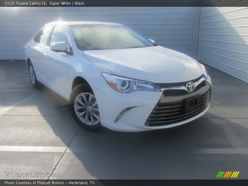 Super White / Black 2015 Toyota Camry LE