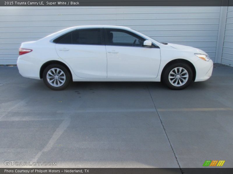Super White / Black 2015 Toyota Camry LE