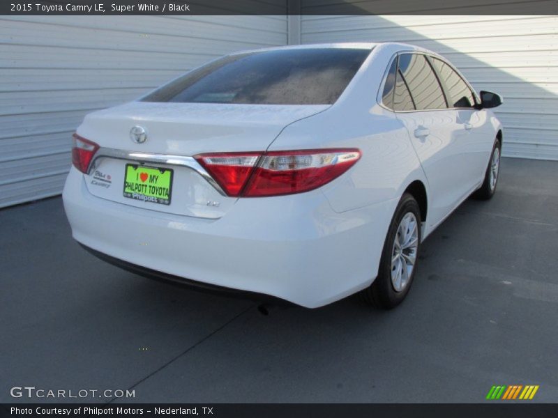 Super White / Black 2015 Toyota Camry LE
