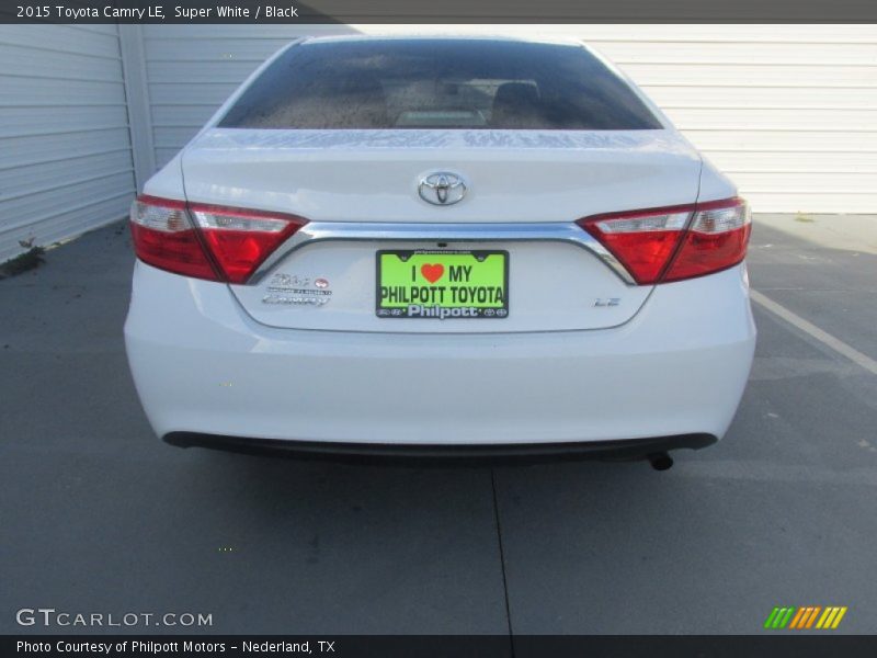 Super White / Black 2015 Toyota Camry LE