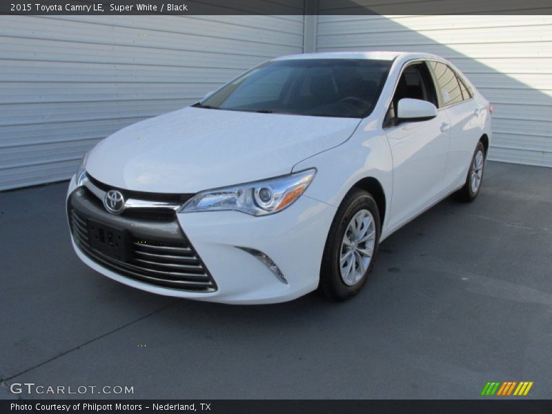 Super White / Black 2015 Toyota Camry LE