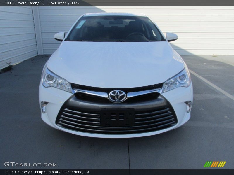 Super White / Black 2015 Toyota Camry LE