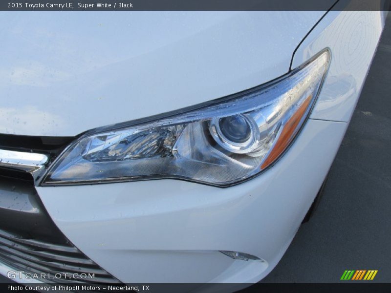 Super White / Black 2015 Toyota Camry LE