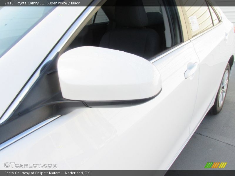 Super White / Black 2015 Toyota Camry LE