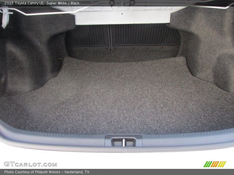 Super White / Black 2015 Toyota Camry LE
