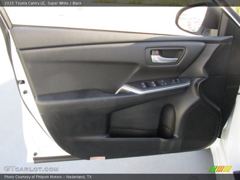 Super White / Black 2015 Toyota Camry LE