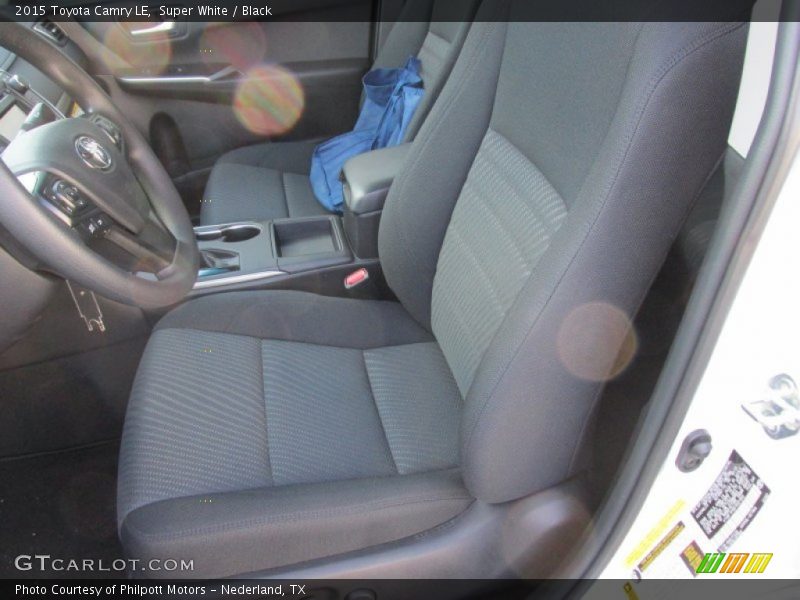 Super White / Black 2015 Toyota Camry LE