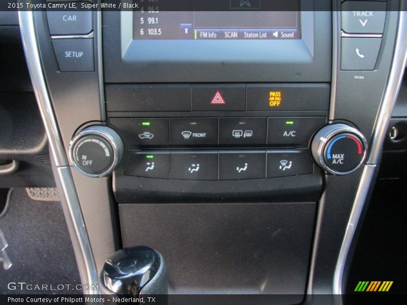 Super White / Black 2015 Toyota Camry LE