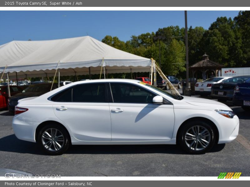 Super White / Ash 2015 Toyota Camry SE