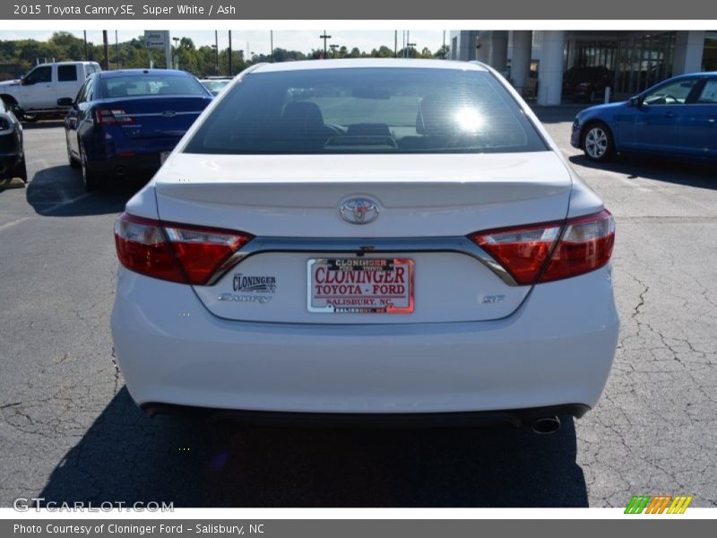 Super White / Ash 2015 Toyota Camry SE