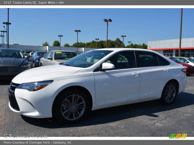Super White / Ash 2015 Toyota Camry SE