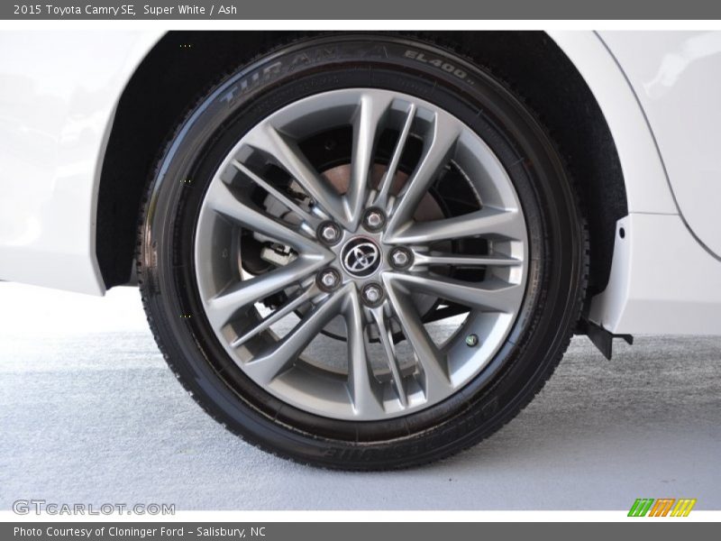 Super White / Ash 2015 Toyota Camry SE