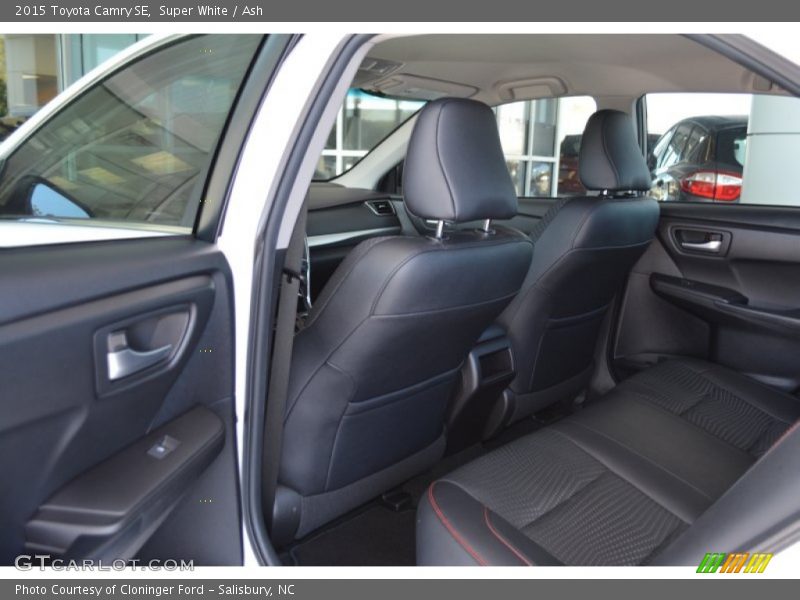 Super White / Ash 2015 Toyota Camry SE