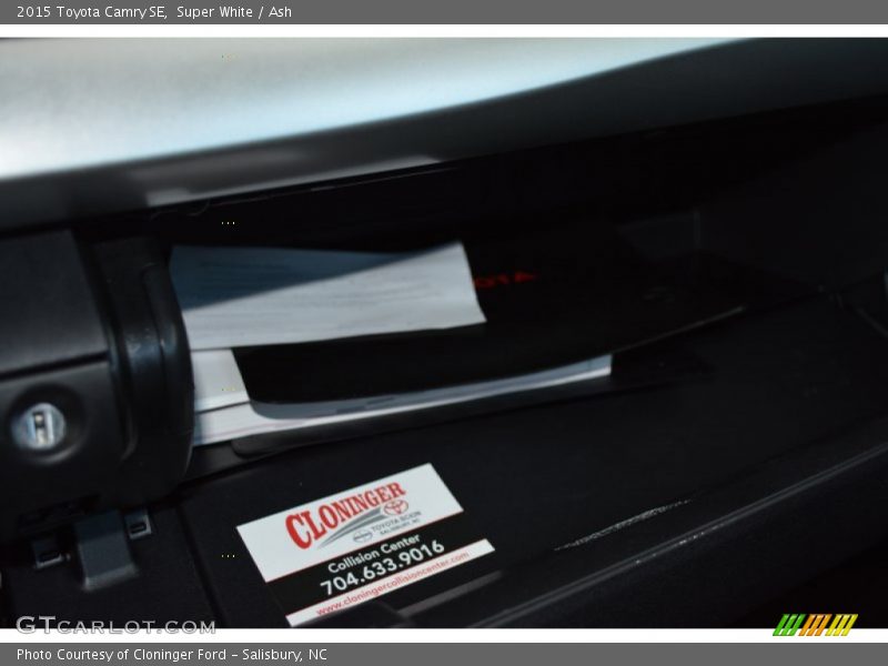Super White / Ash 2015 Toyota Camry SE