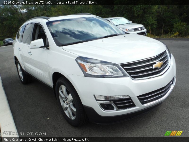 Front 3/4 View of 2016 Traverse LTZ AWD