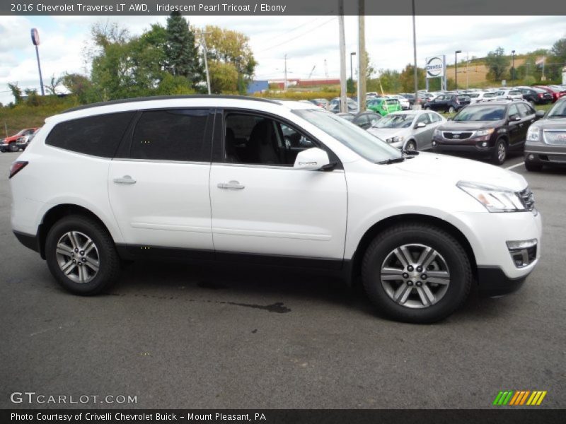 Iridescent Pearl Tricoat / Ebony 2016 Chevrolet Traverse LT AWD