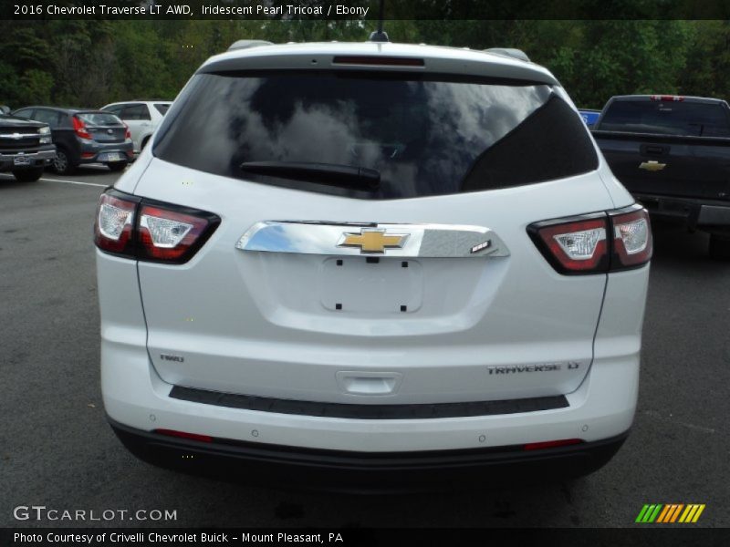 Iridescent Pearl Tricoat / Ebony 2016 Chevrolet Traverse LT AWD