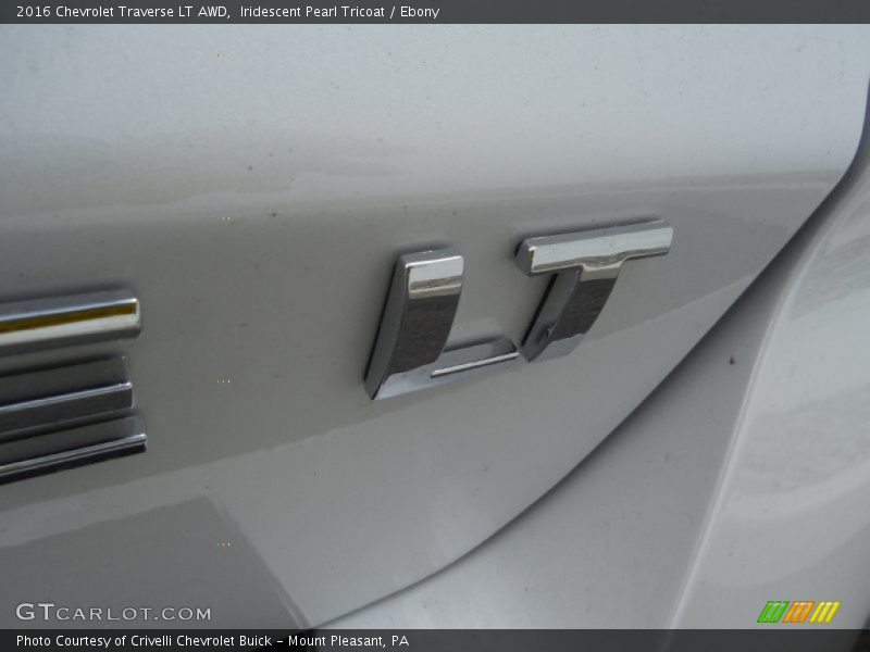 Iridescent Pearl Tricoat / Ebony 2016 Chevrolet Traverse LT AWD