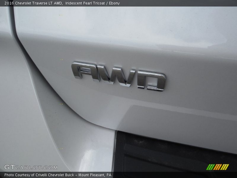 Iridescent Pearl Tricoat / Ebony 2016 Chevrolet Traverse LT AWD