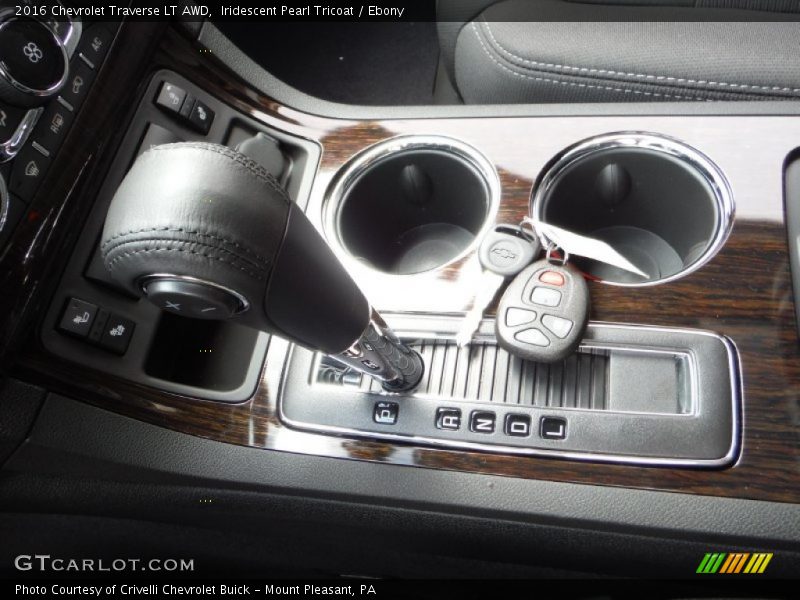 Iridescent Pearl Tricoat / Ebony 2016 Chevrolet Traverse LT AWD