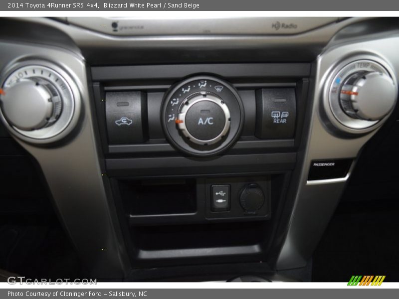 Blizzard White Pearl / Sand Beige 2014 Toyota 4Runner SR5 4x4