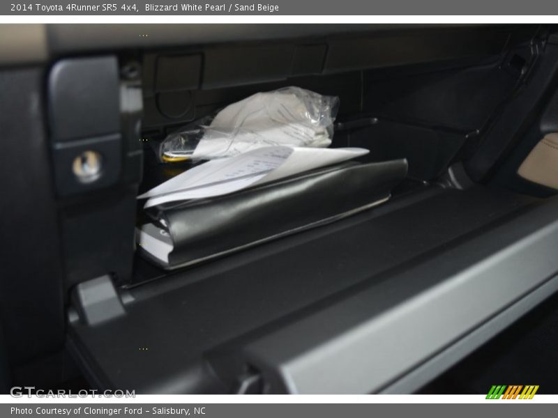 Blizzard White Pearl / Sand Beige 2014 Toyota 4Runner SR5 4x4