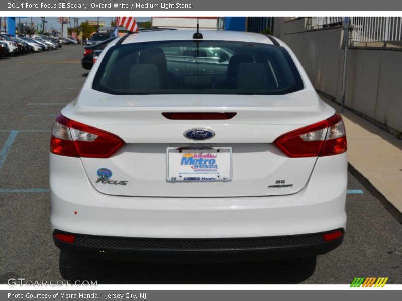 Oxford White / Medium Light Stone 2014 Ford Focus SE Sedan