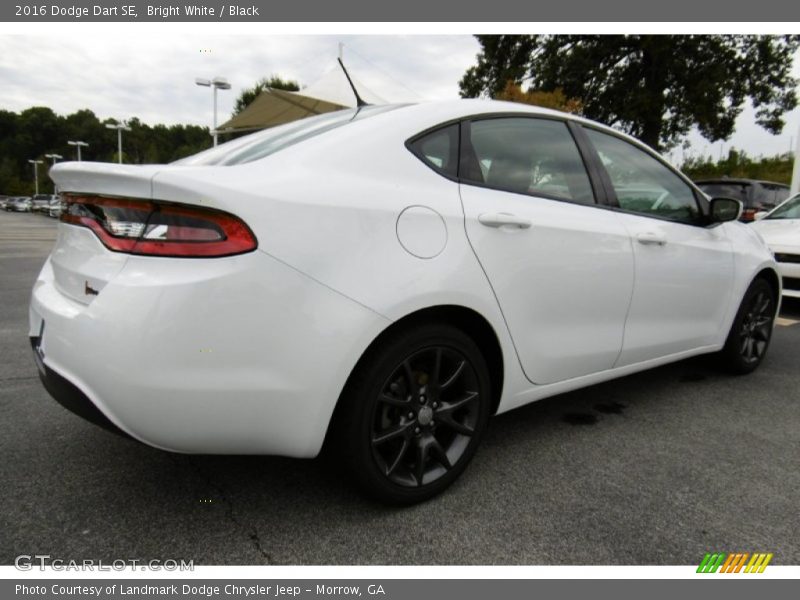 Bright White / Black 2016 Dodge Dart SE