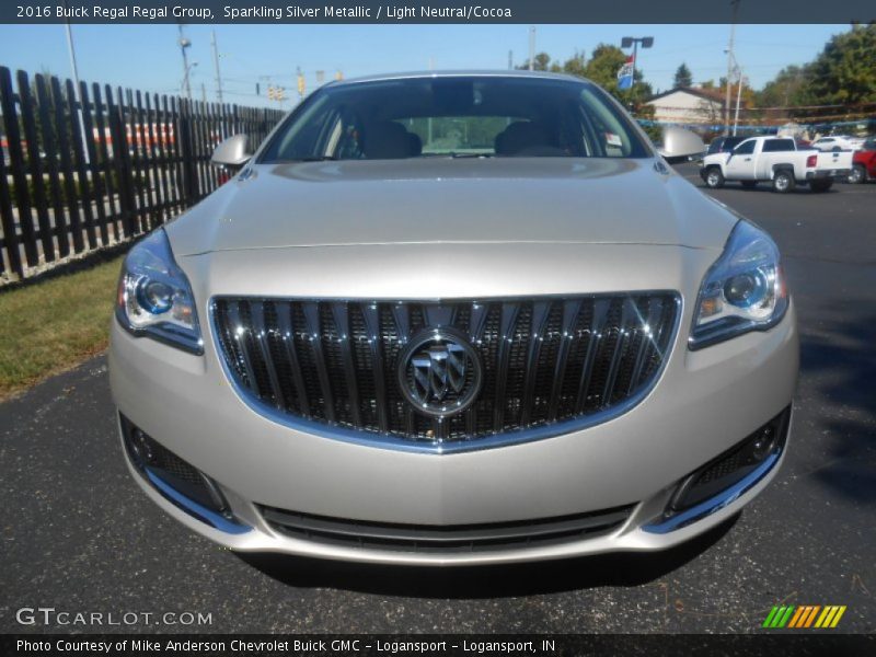 Sparkling Silver Metallic / Light Neutral/Cocoa 2016 Buick Regal Regal Group