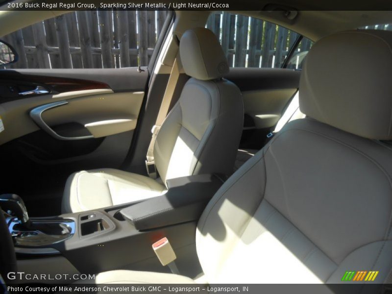 Sparkling Silver Metallic / Light Neutral/Cocoa 2016 Buick Regal Regal Group