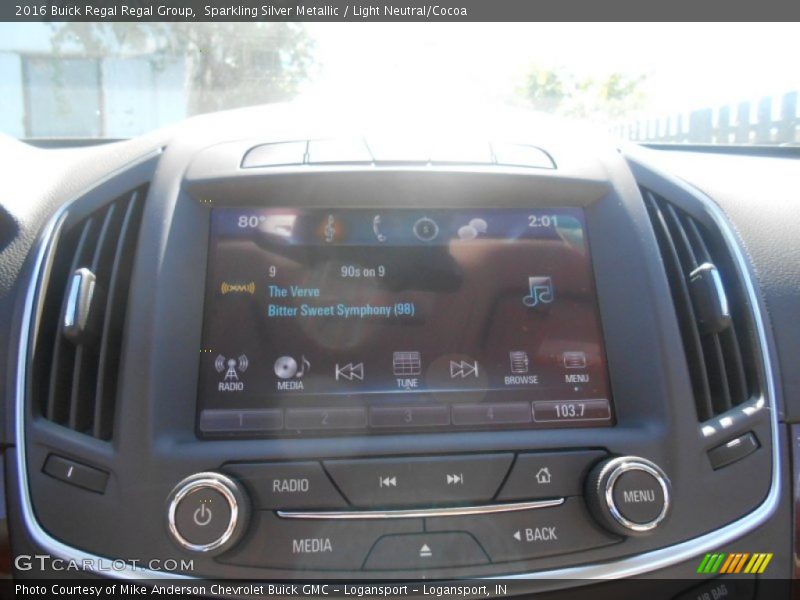 Sparkling Silver Metallic / Light Neutral/Cocoa 2016 Buick Regal Regal Group