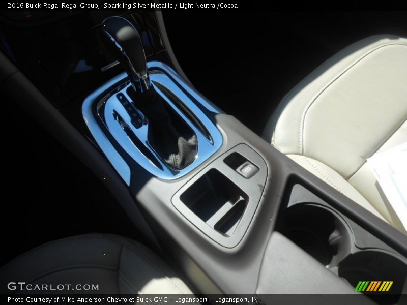 Sparkling Silver Metallic / Light Neutral/Cocoa 2016 Buick Regal Regal Group
