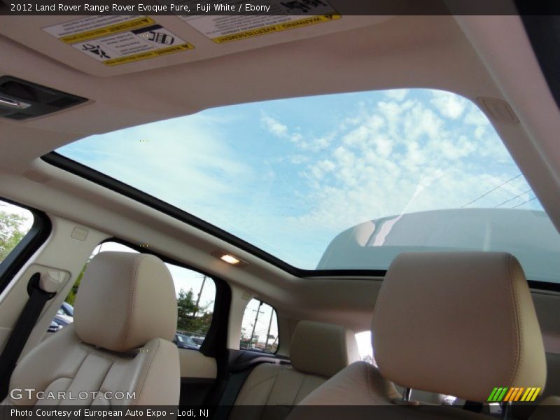 Sunroof of 2012 Range Rover Evoque Pure